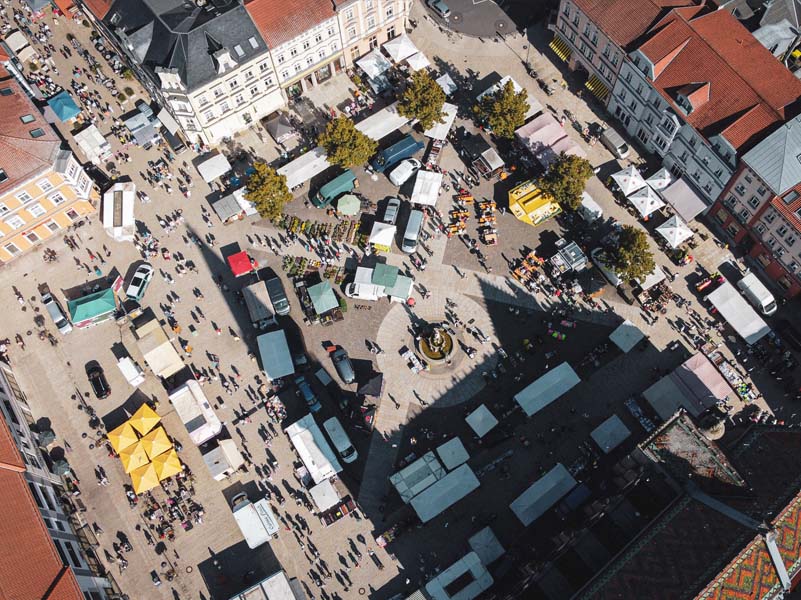  Antik- & Trödelmarkt am 1. Juni 2024 auf dem Meininger Marktplatz
