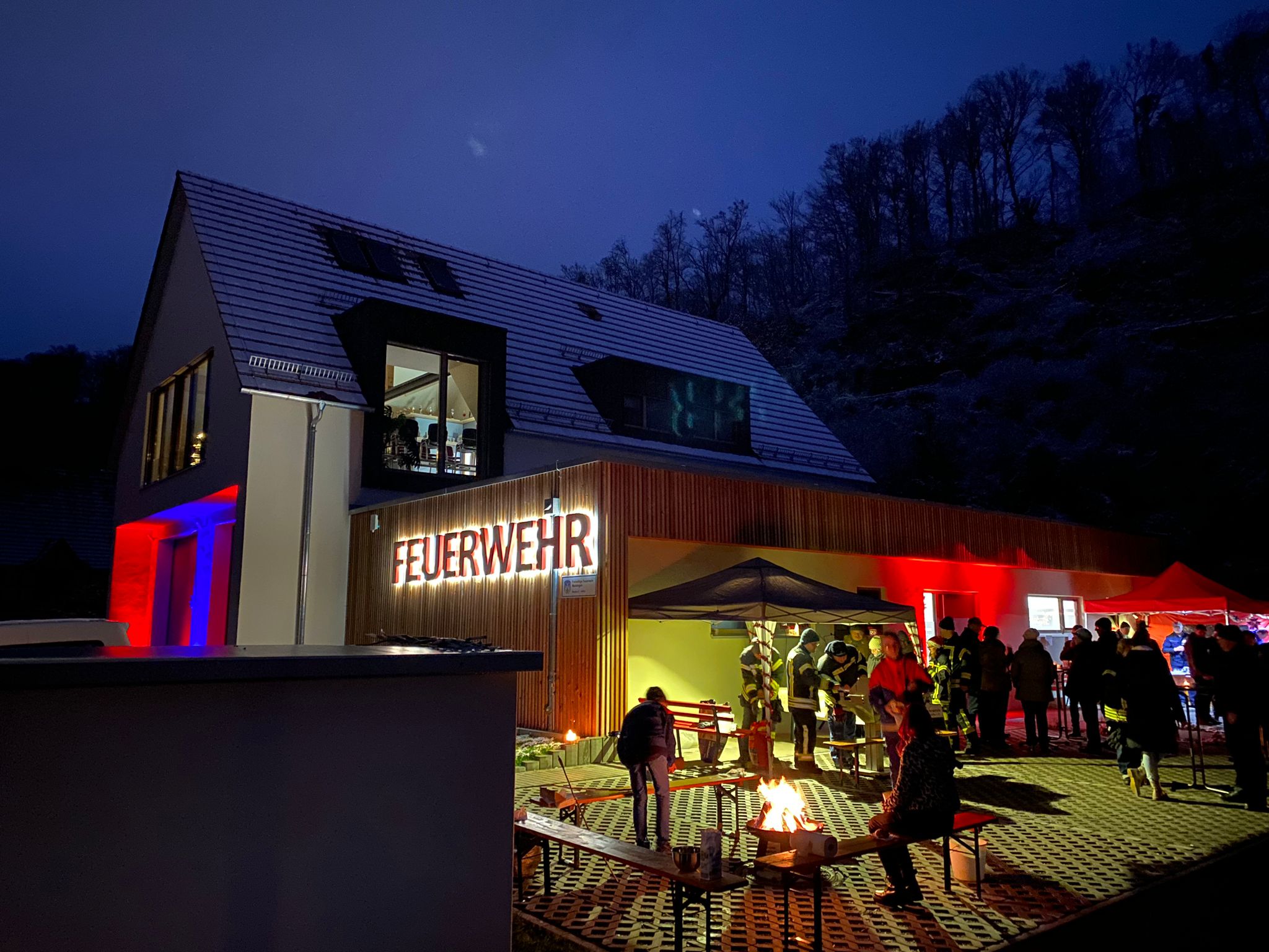 Adventsleuchten im Feuerwehrgerätehaus Helba