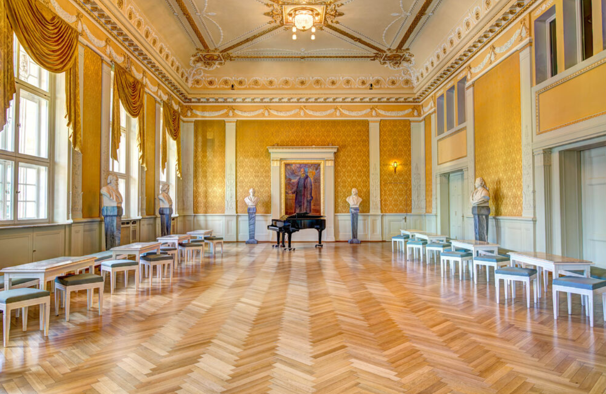 Soiree: Stiftungsgeschichten - die Büsten im Foyer des neuen Theaters