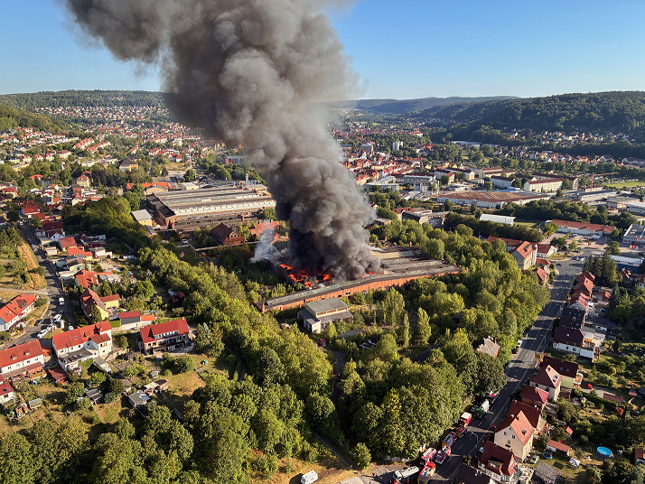 Großbrand im ehemaligen Reichsbahn-Ausbesserungswerk (RAW)